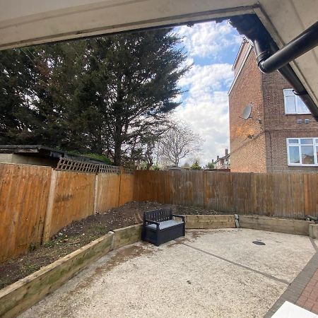 Вилла Private House With Free Park For Group Near Wembley Station Лондон Экстерьер фото